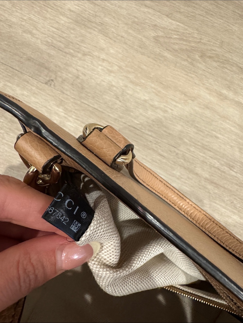 Gucci Soho Pebbled Leather convertible Top-Handle Satchel in Camel Tan - Picture 14 of 15